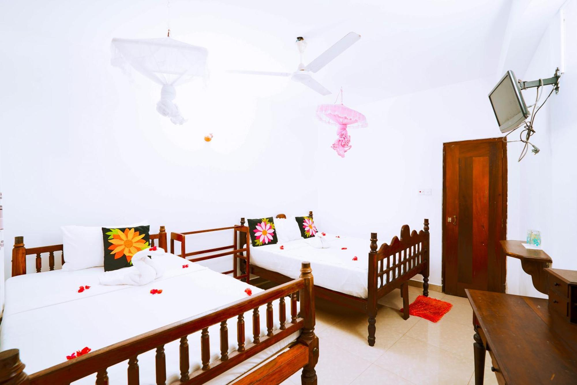 Frangipani Motel Галле Экстерьер фото