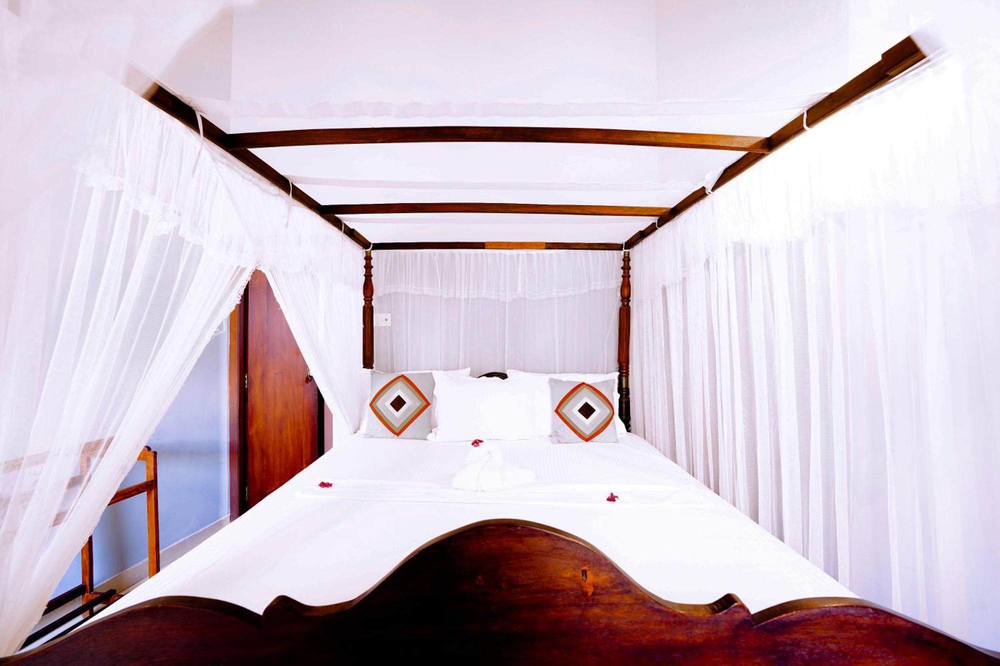 Frangipani Motel Галле Экстерьер фото
