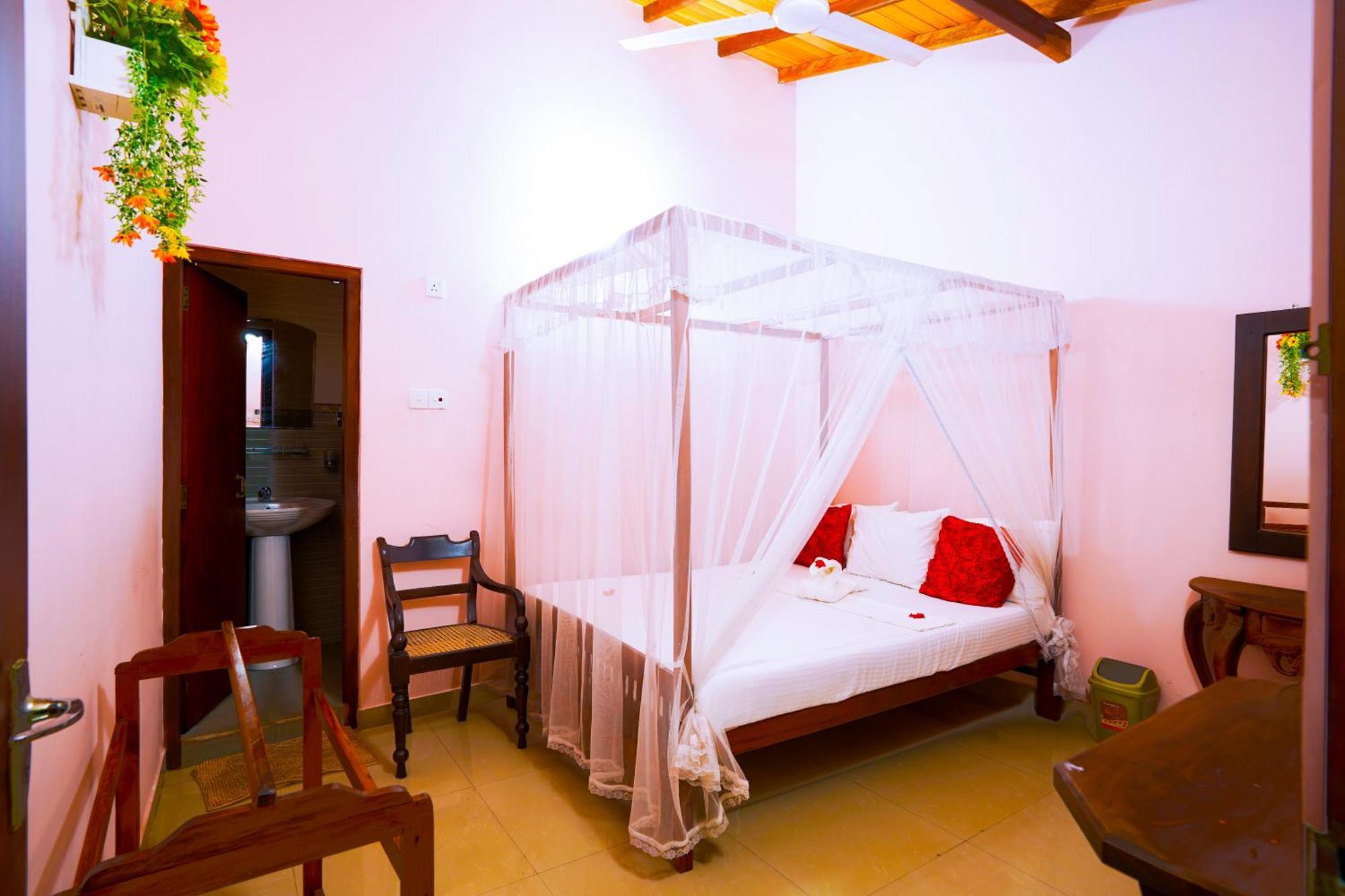 Frangipani Motel Галле Экстерьер фото