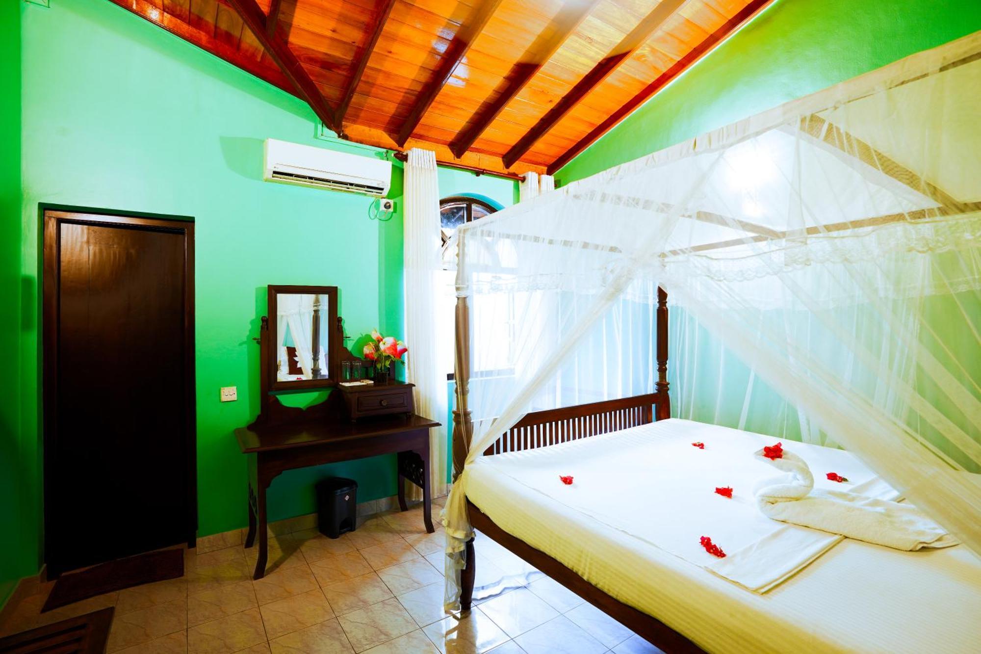 Frangipani Motel Галле Экстерьер фото