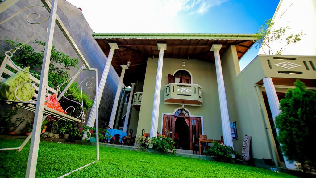 Frangipani Motel Галле Экстерьер фото